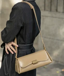 Cowhide Clasp Bag 3432876