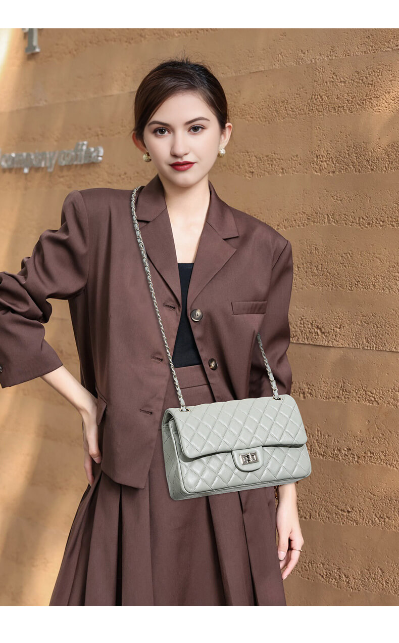 Quilted Chain Bag 3300