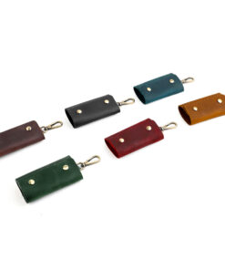 Une sélection d’étuis à clés en cuir véritable à 5 crochets, disponibles en coloris élégants : noir, marron, camel, vert, bleu et rouge bordeaux.